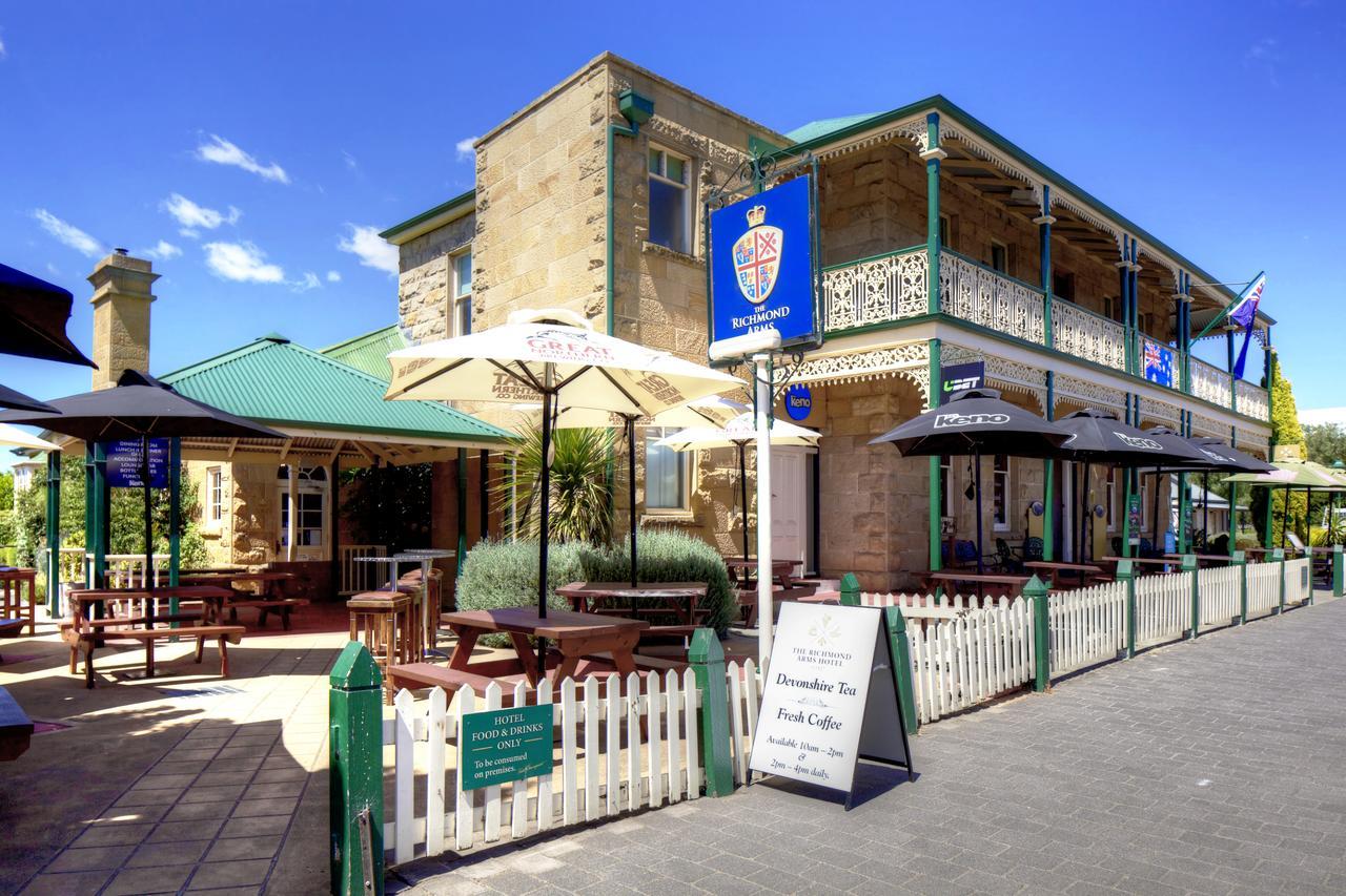 The Richmond Arms Hotel Exterior photo